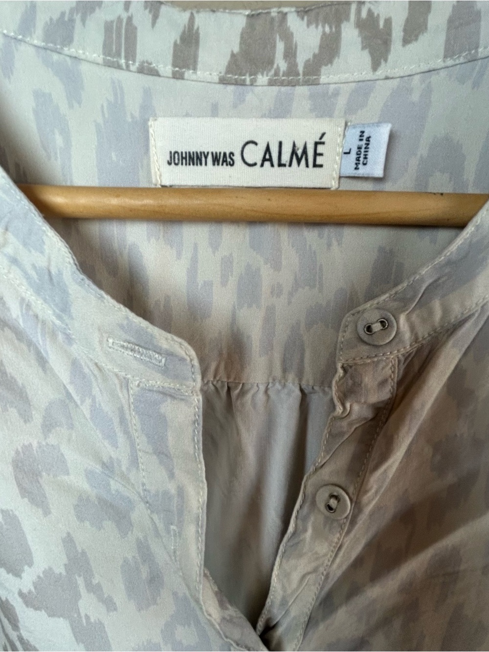 Johnny Was Calme Tan Leopard Print Women’s Blouse Size Large - Picture 3 of 6